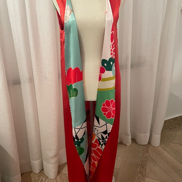 Reversible Floral Wrap (Sample Sale) - Picture 10 of 12